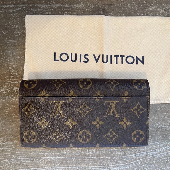 Louis Vuitton Sarah Wallet in Monogram - Picture 2 of 4